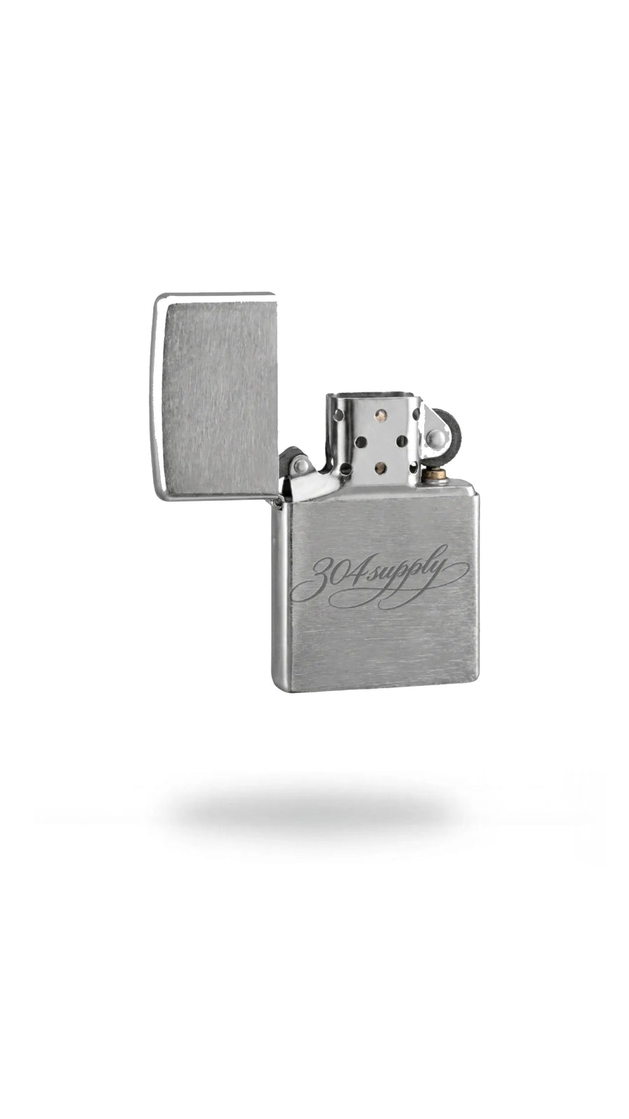 304 Lighter – gebürstetes Flip-Feuerzeug mit eingraviertem 304supply-Logo, Produktansicht