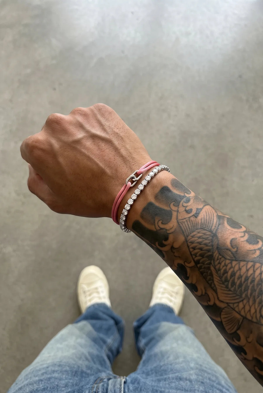 Gestacktes rosé 304supply Blossom Link Armband am Handgelenk, POV