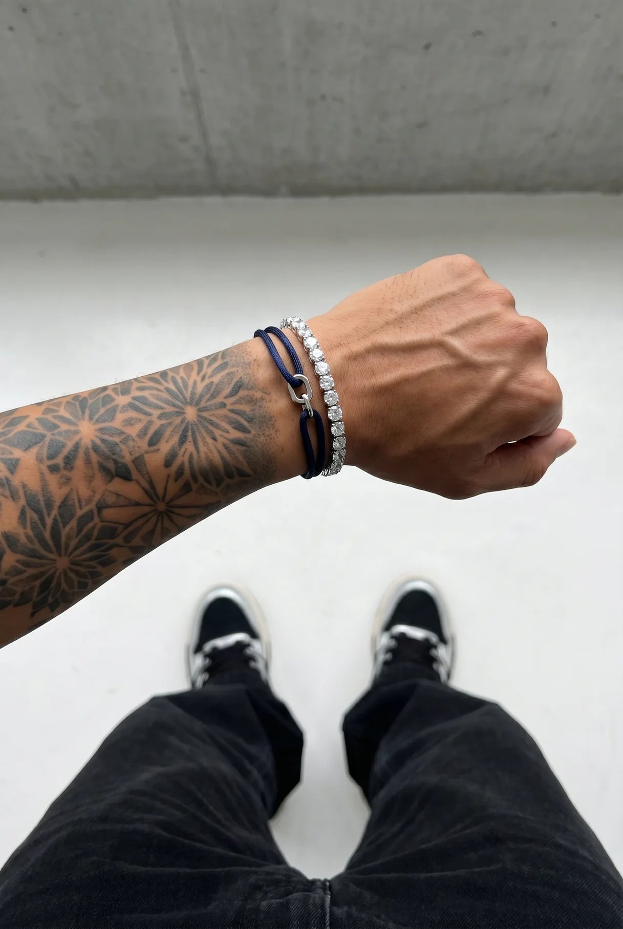 304supply bracelet in 304 stainless steel on the wrist, clasp and finish in detail