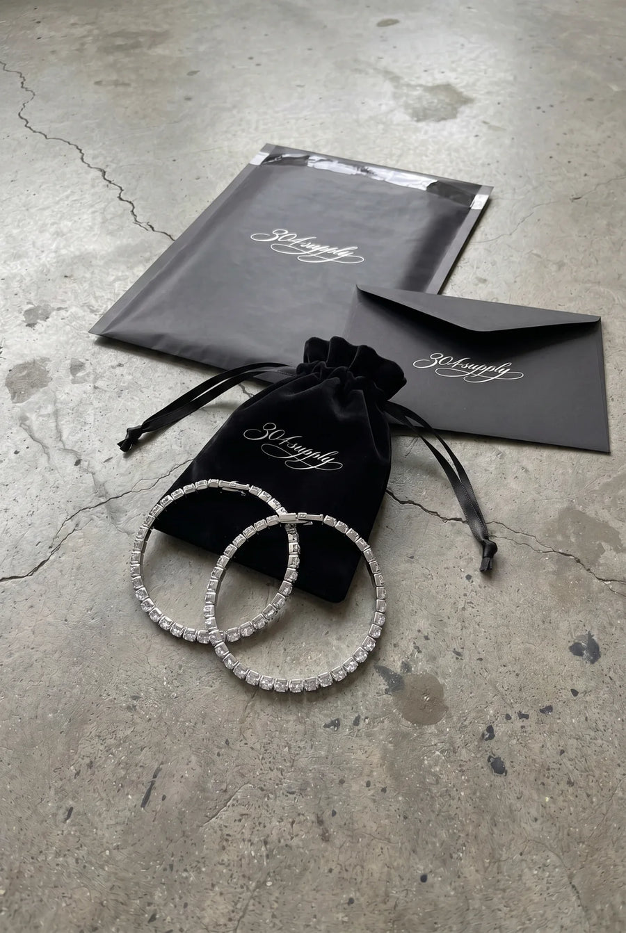 304supply Icy Stellar Ice-Armband aus Edelstahl als Flatlay