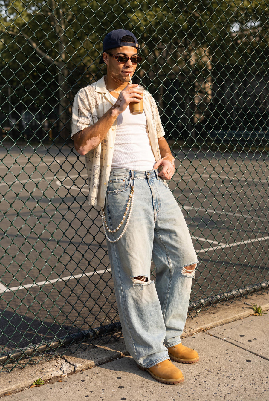 304supply Royal Grace Hosenkette mit Perlen und goldenen Kristall-Blüten im Streetwear-Look